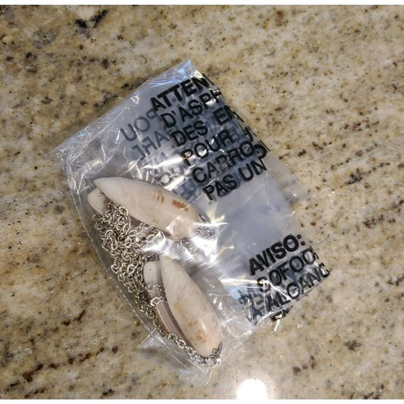 Shell Jewelry. Two Shells on Long Silver Tone Chain Vintage - Picture 12 of 12